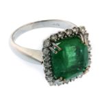 BEAUTIFUL WHITE GOLD RING WITH EMERALD AND DIAMONDS