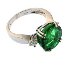 BEAUTIFUL WHITE GOLD RING WITH EMERALD AND DIAMONDS