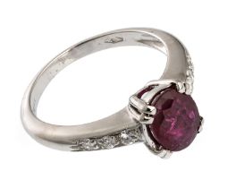 WHITE GOLD RING WITH RUBY AND DIAMONDS