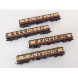 HORNBY 00 BR CARMINE & CREAM COACHES.