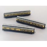 HORNBY 00 GREAT WESTERN COACHES.