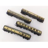 HORNBY 00 GREAT WESTERN COACHES.