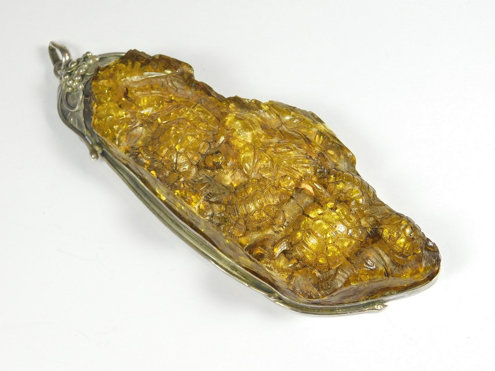 WITHDRAWN FROM AUCTION. RUSSIAN AMBER.