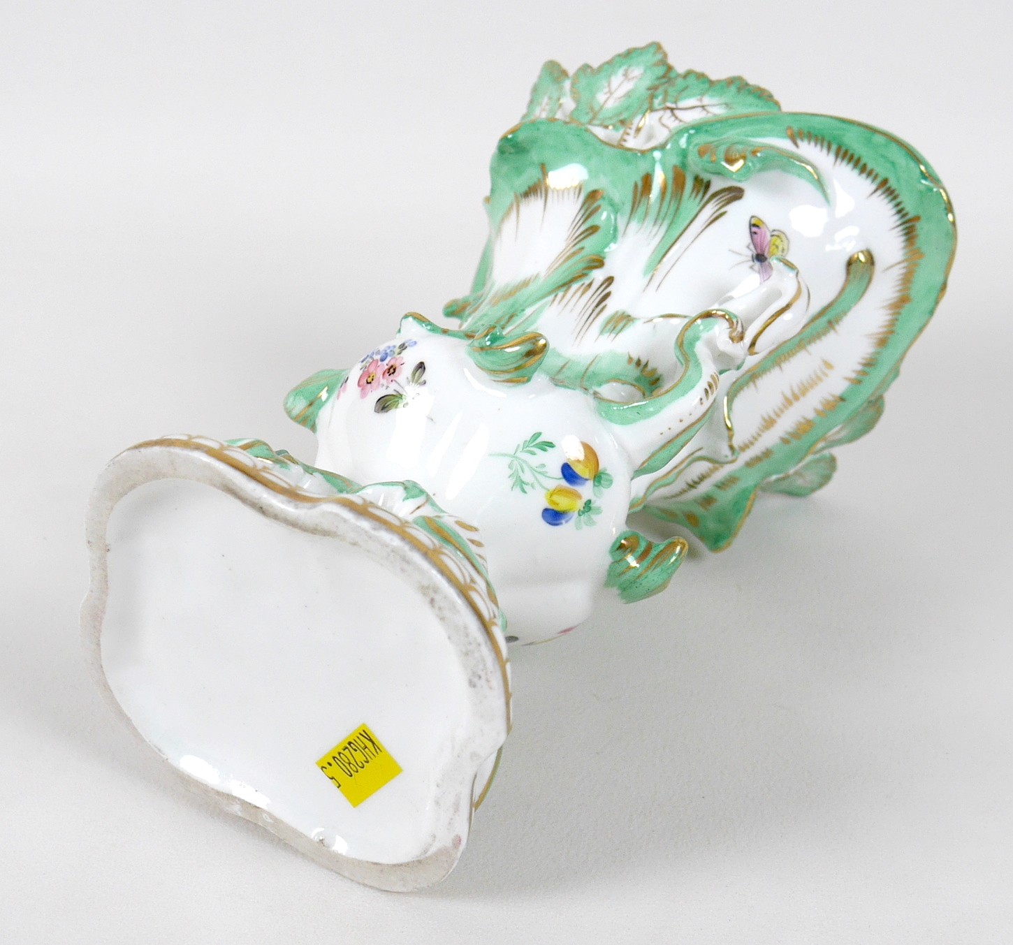 A mid 19th century porcelain Minton vase, decorated in Rococco taste with green and gilt scrolls and - Image 5 of 5