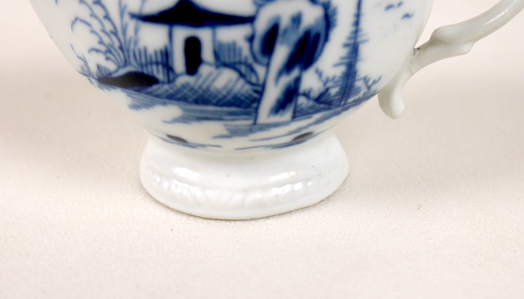 A late 18th century Caughley porcelain miniature milk jug - Image 14 of 14