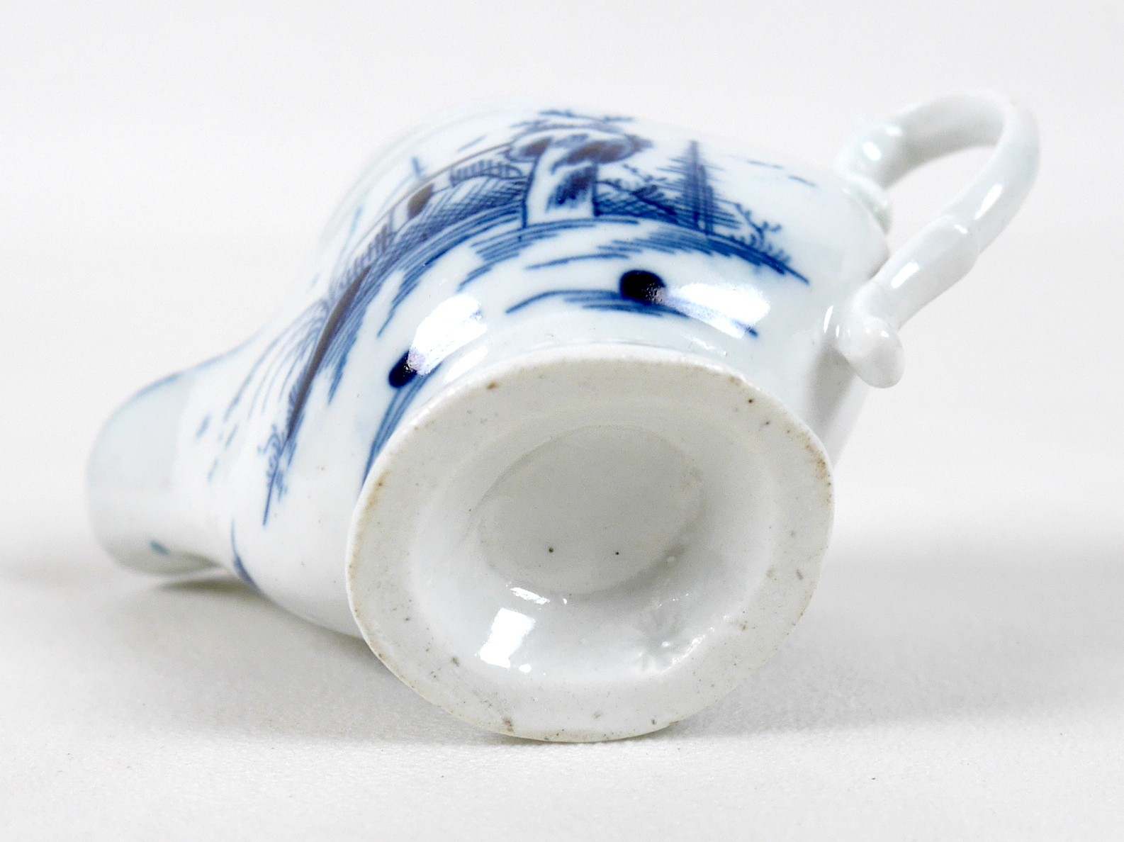 A late 18th century Caughley porcelain miniature milk jug - Image 11 of 14
