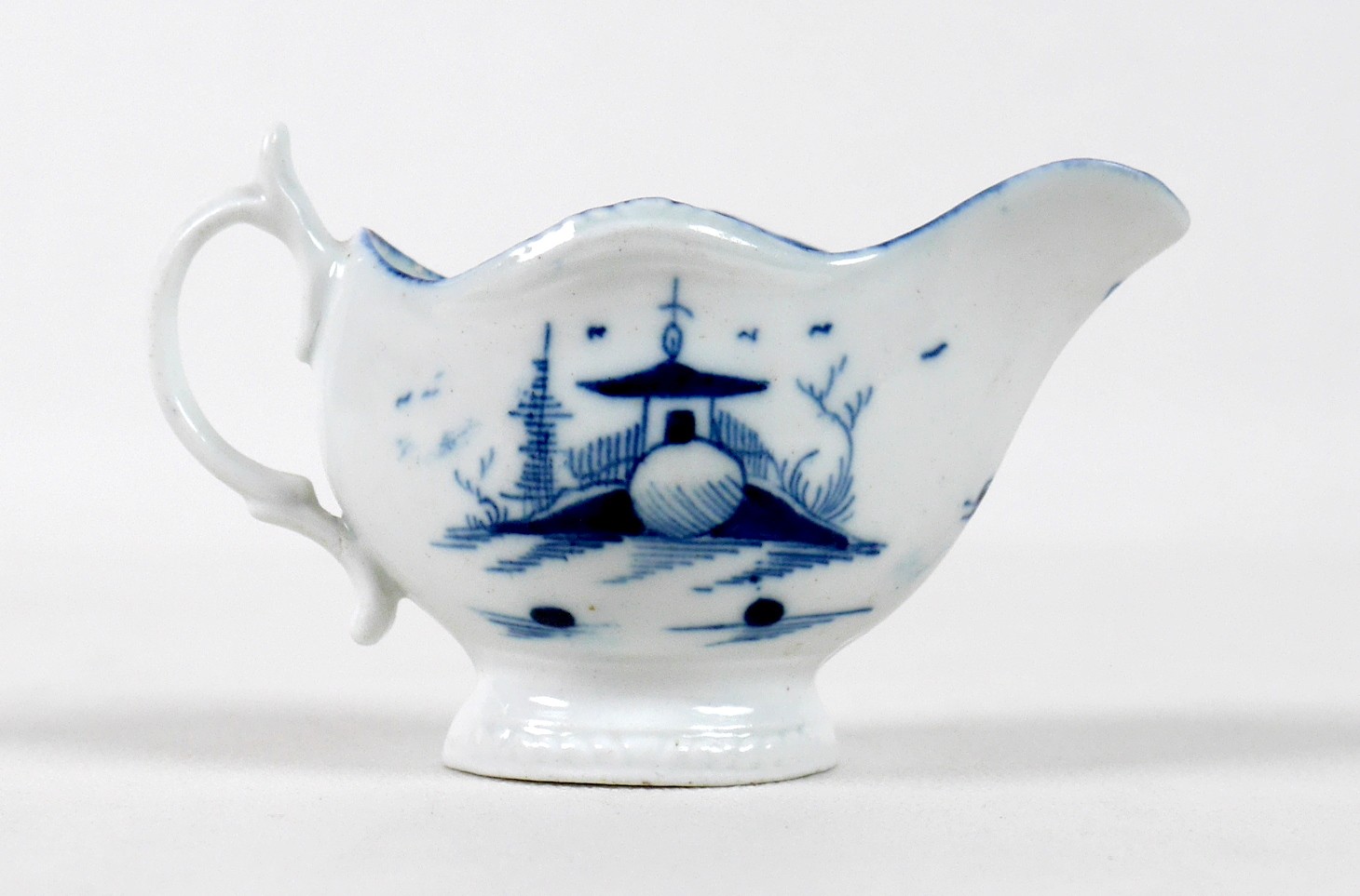 A late 18th century Caughley porcelain miniature milk jug - Image 2 of 14