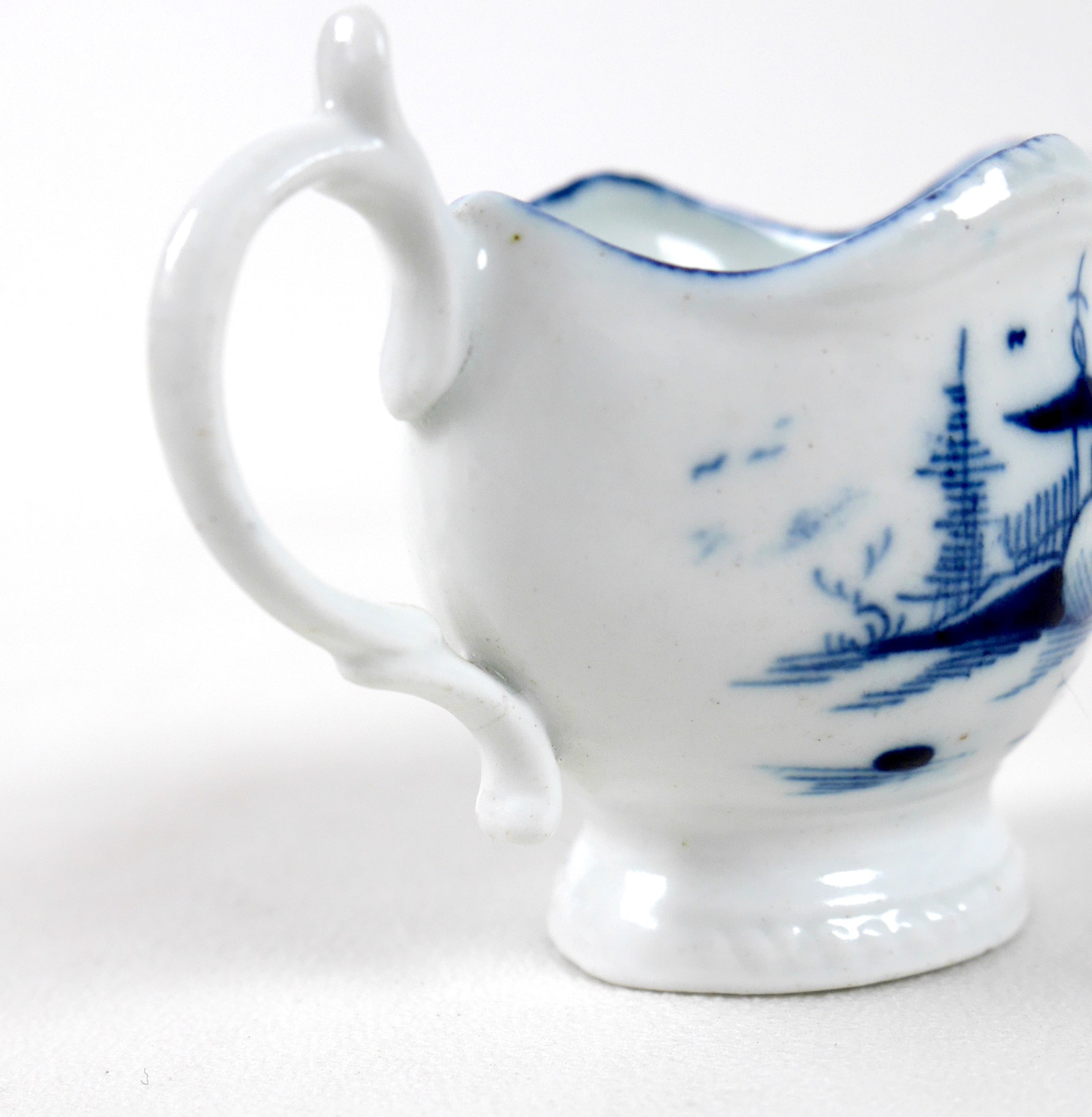 A late 18th century Caughley porcelain miniature milk jug - Image 9 of 14