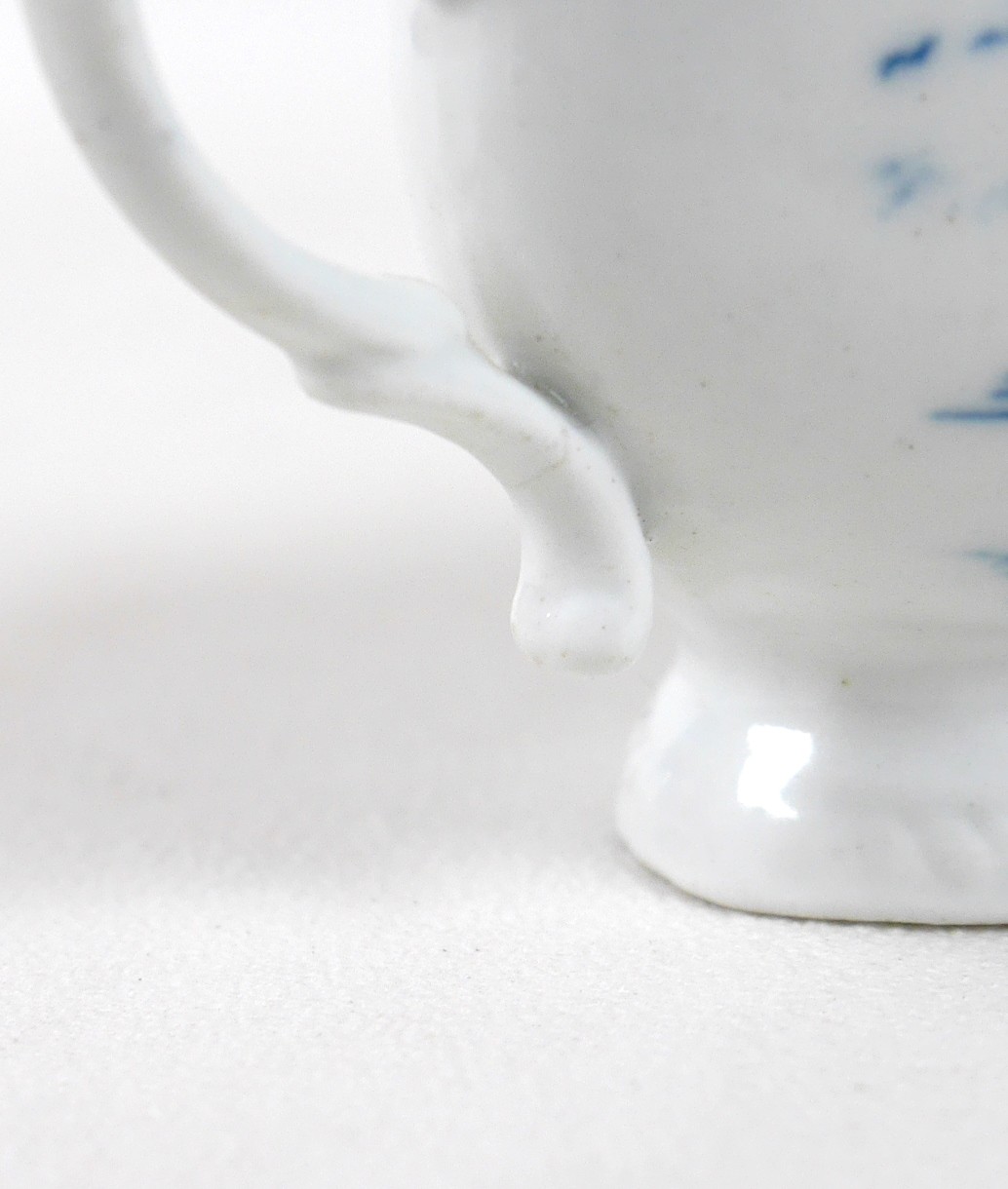A late 18th century Caughley porcelain miniature milk jug - Image 10 of 14
