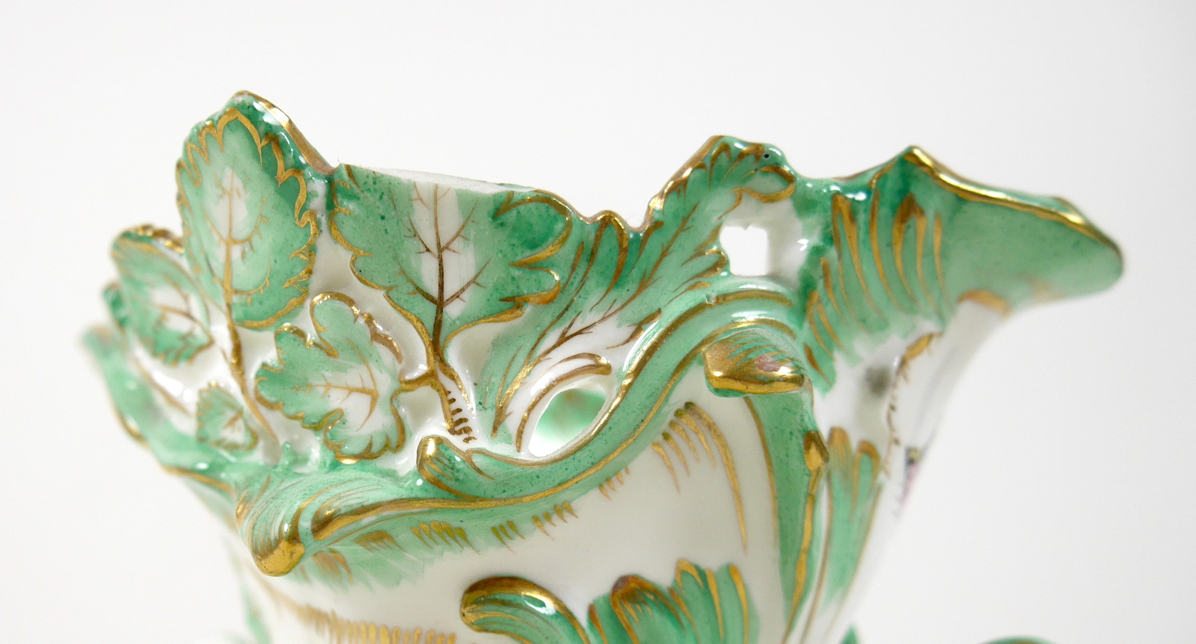 A mid 19th century porcelain Minton vase, decorated in Rococco taste with green and gilt scrolls and - Image 4 of 5