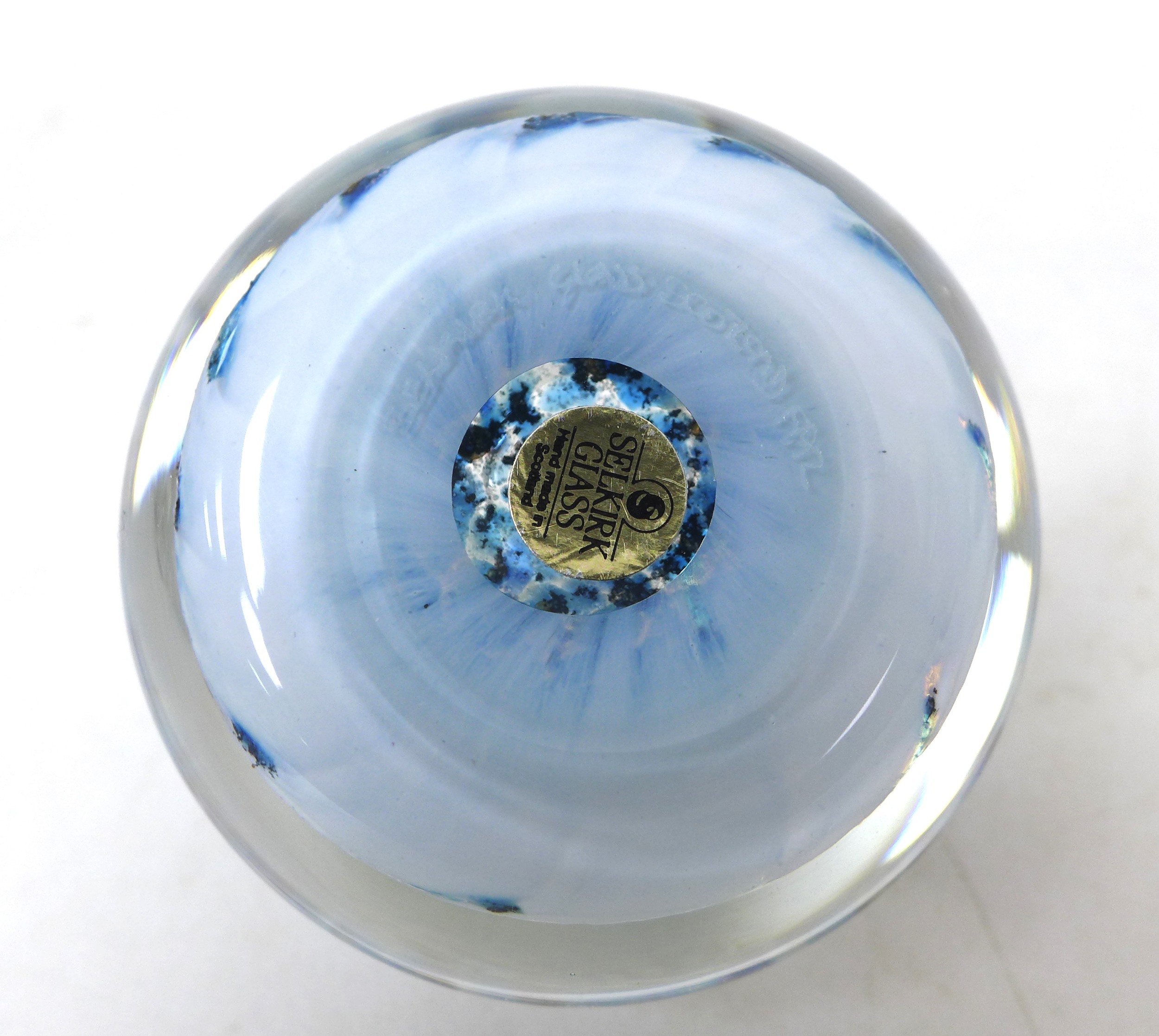 A collection of twenty-five 20th century glass paperweights, comprising a William Manson "1998 - Image 10 of 26