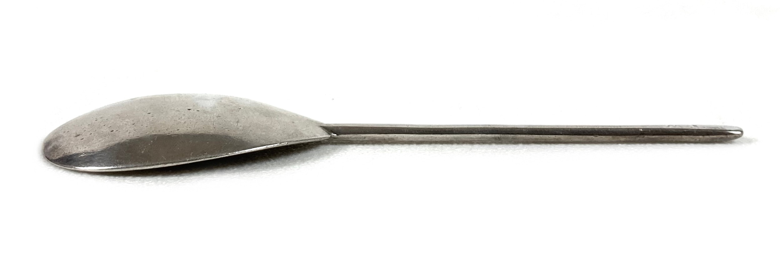 An early to mid 17th century silver slip top spoon, with pear shaped bowl, single partial hallmark - Image 4 of 9