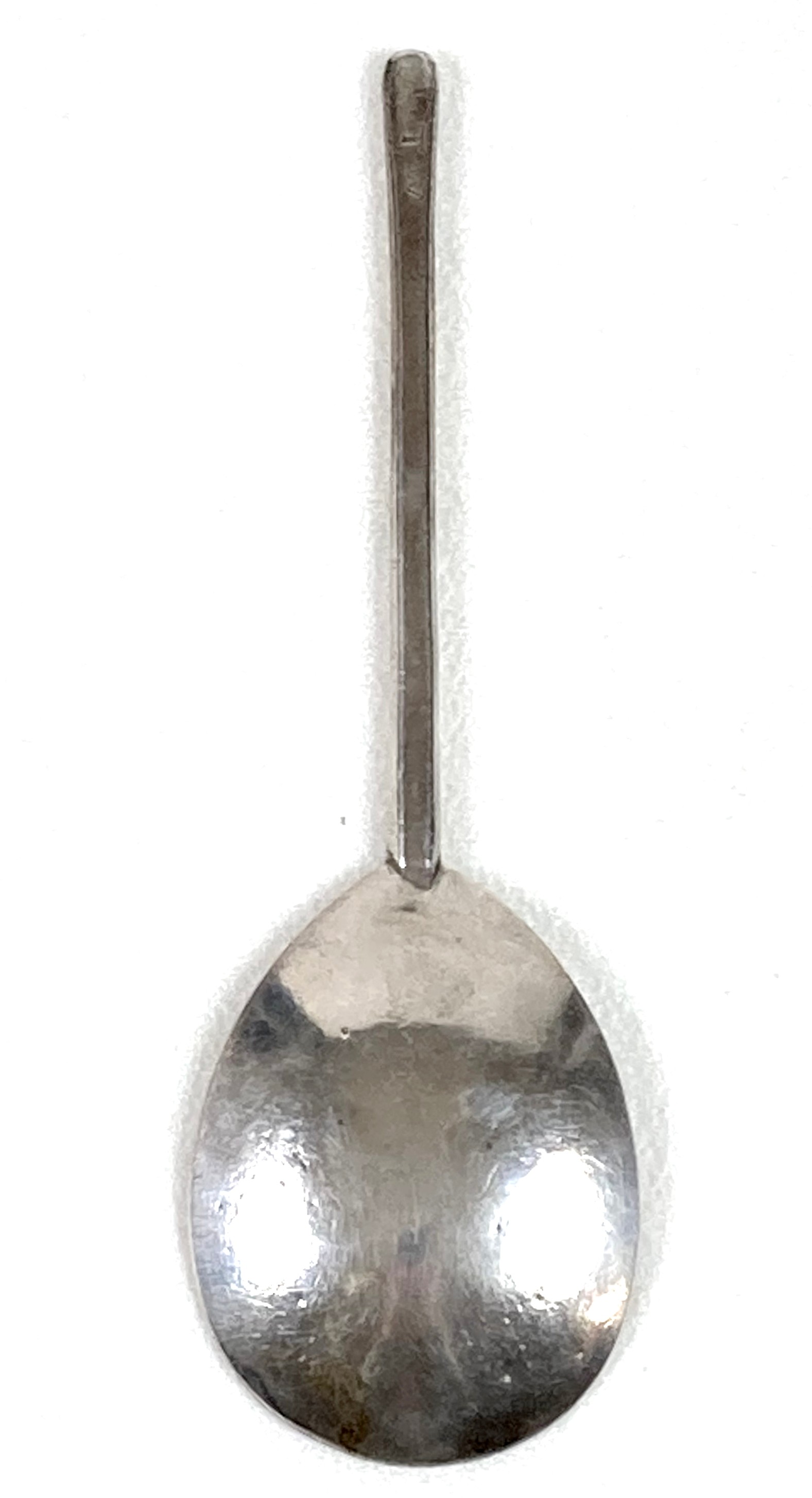 An early to mid 17th century silver slip top spoon, with pear shaped bowl, single partial hallmark - Image 2 of 9