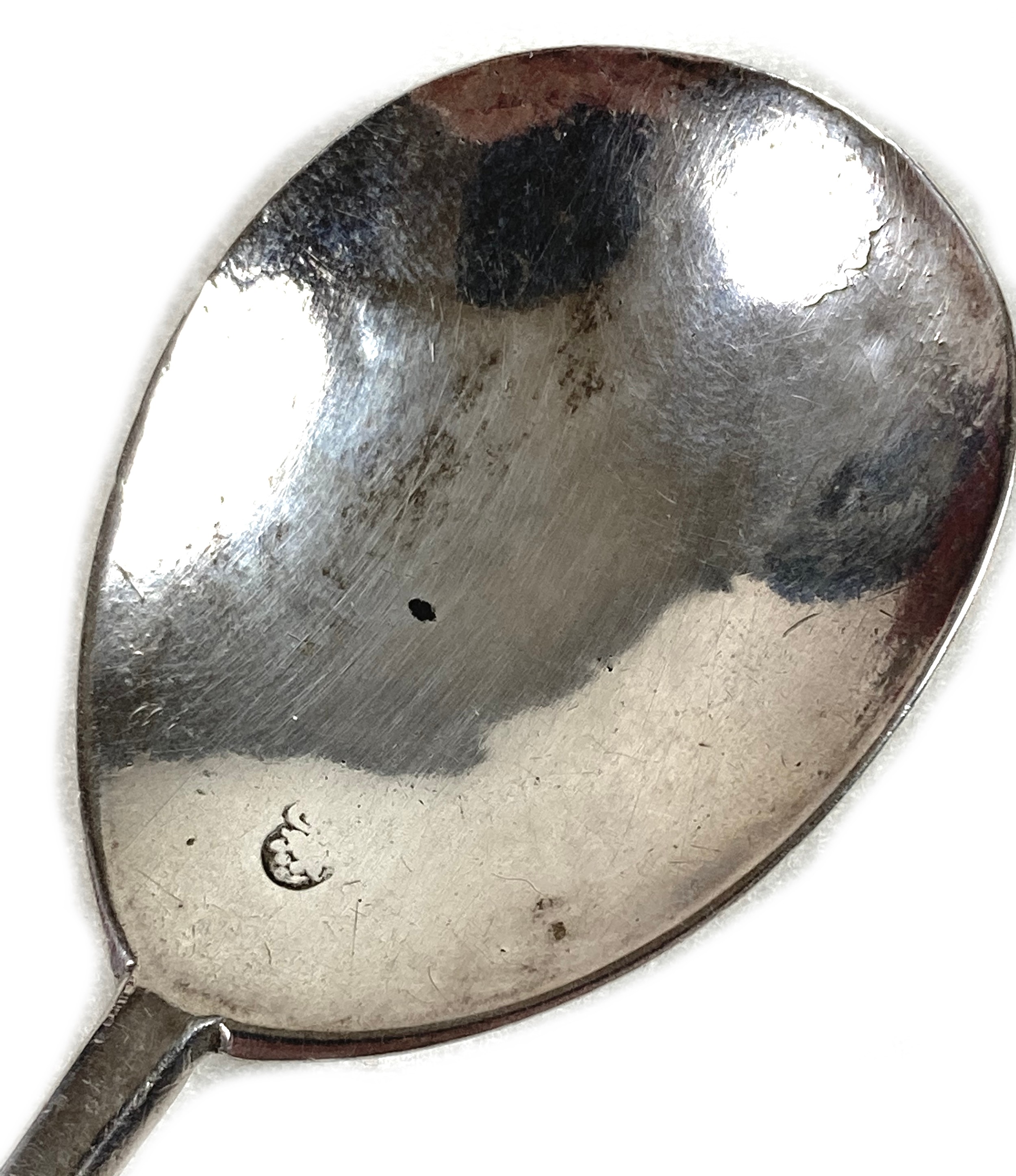 An early to mid 17th century silver slip top spoon, with pear shaped bowl, single partial hallmark - Image 5 of 9