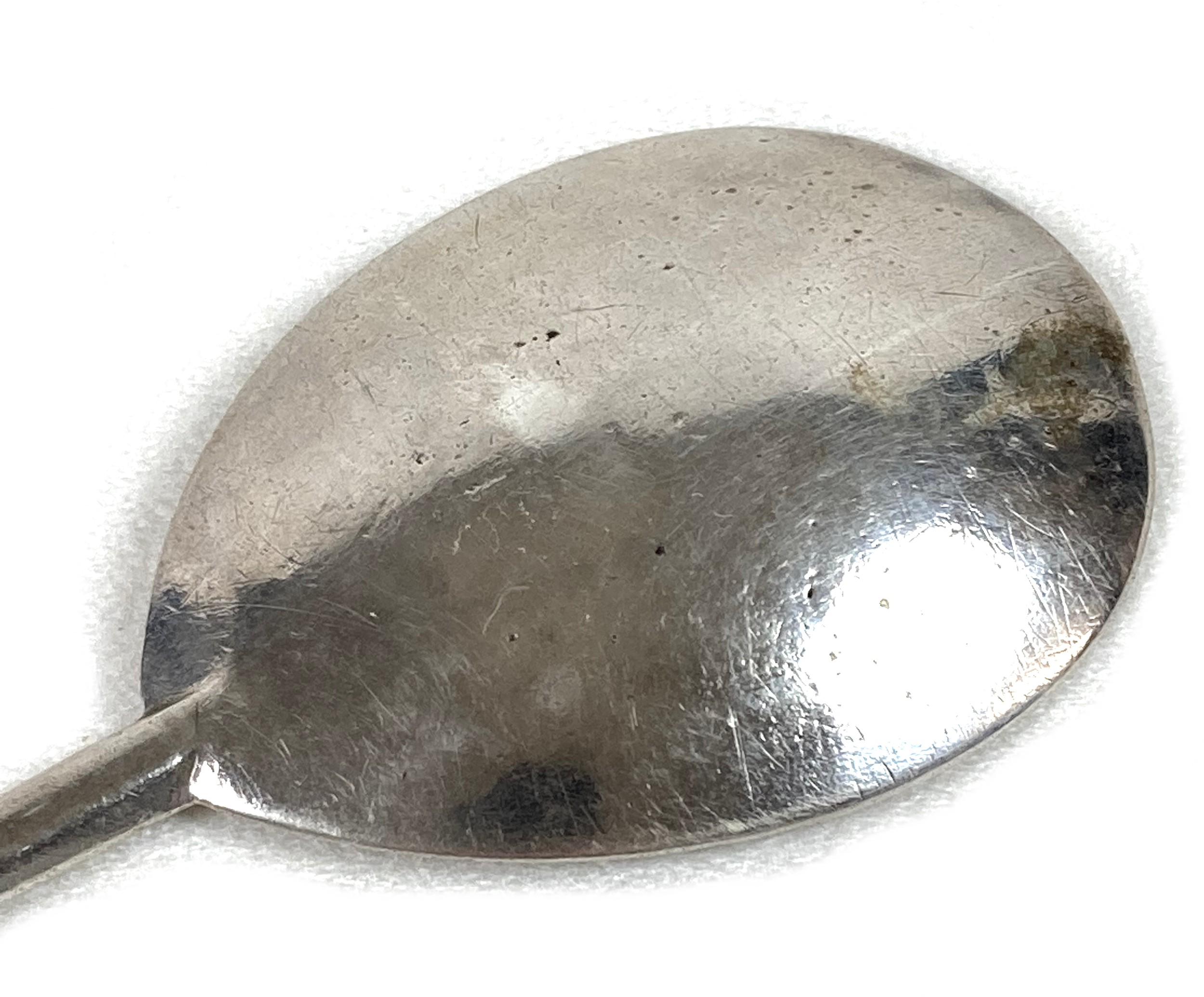 An early to mid 17th century silver slip top spoon, with pear shaped bowl, single partial hallmark - Image 7 of 9