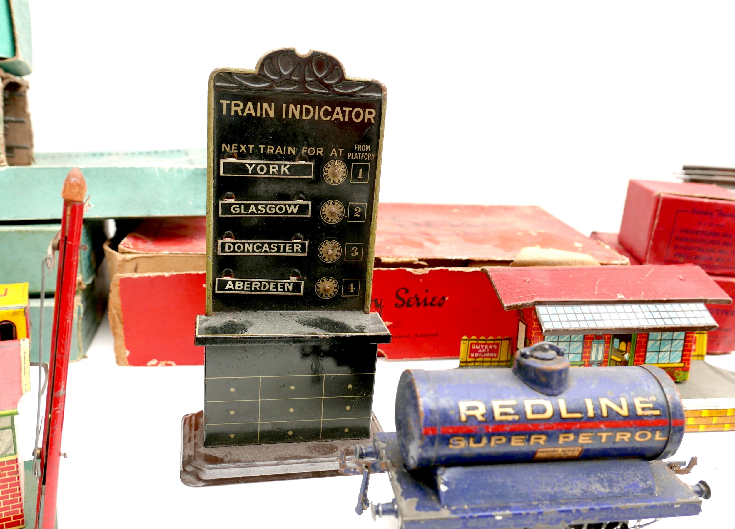 A collection of O gauge tinplate railway, early 20th century, including a clockwork Bassett-Lowke - Image 3 of 26