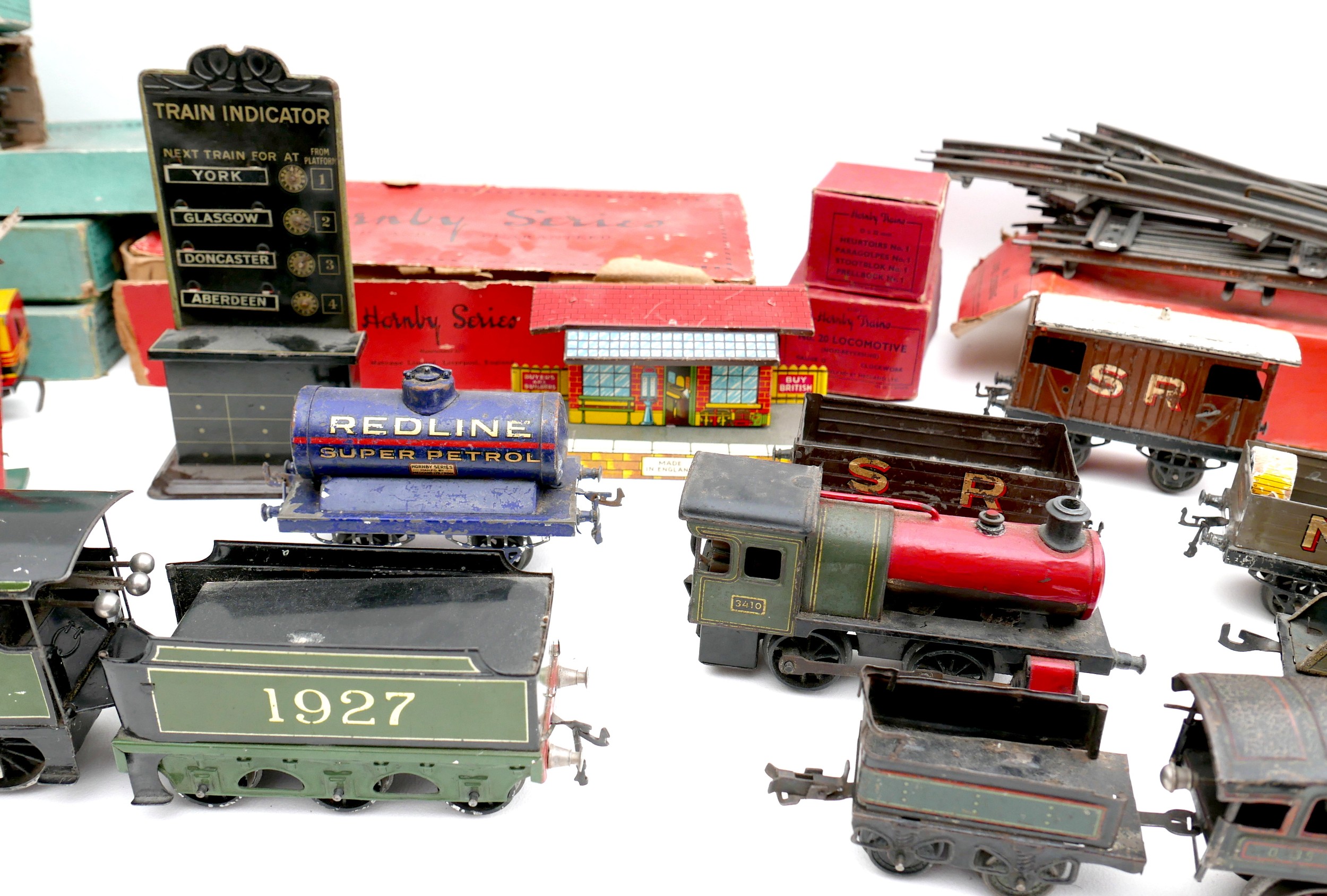 A collection of O gauge tinplate railway, early 20th century, including a clockwork Bassett-Lowke - Image 5 of 26