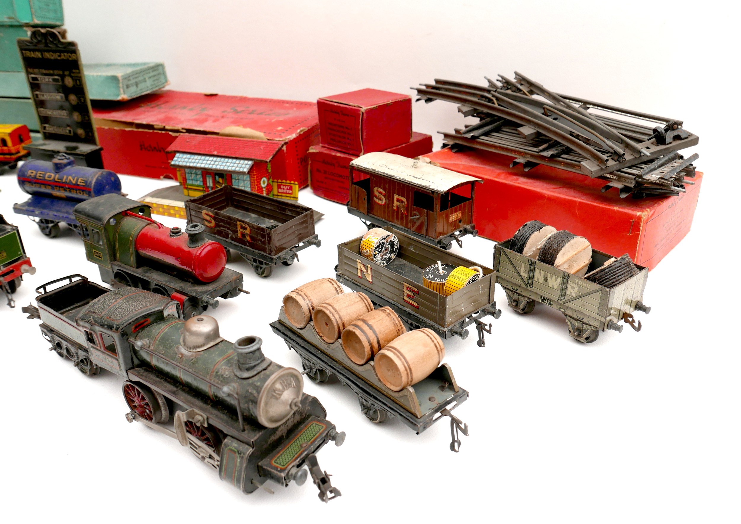 A collection of O gauge tinplate railway, early 20th century, including a clockwork Bassett-Lowke - Image 6 of 26