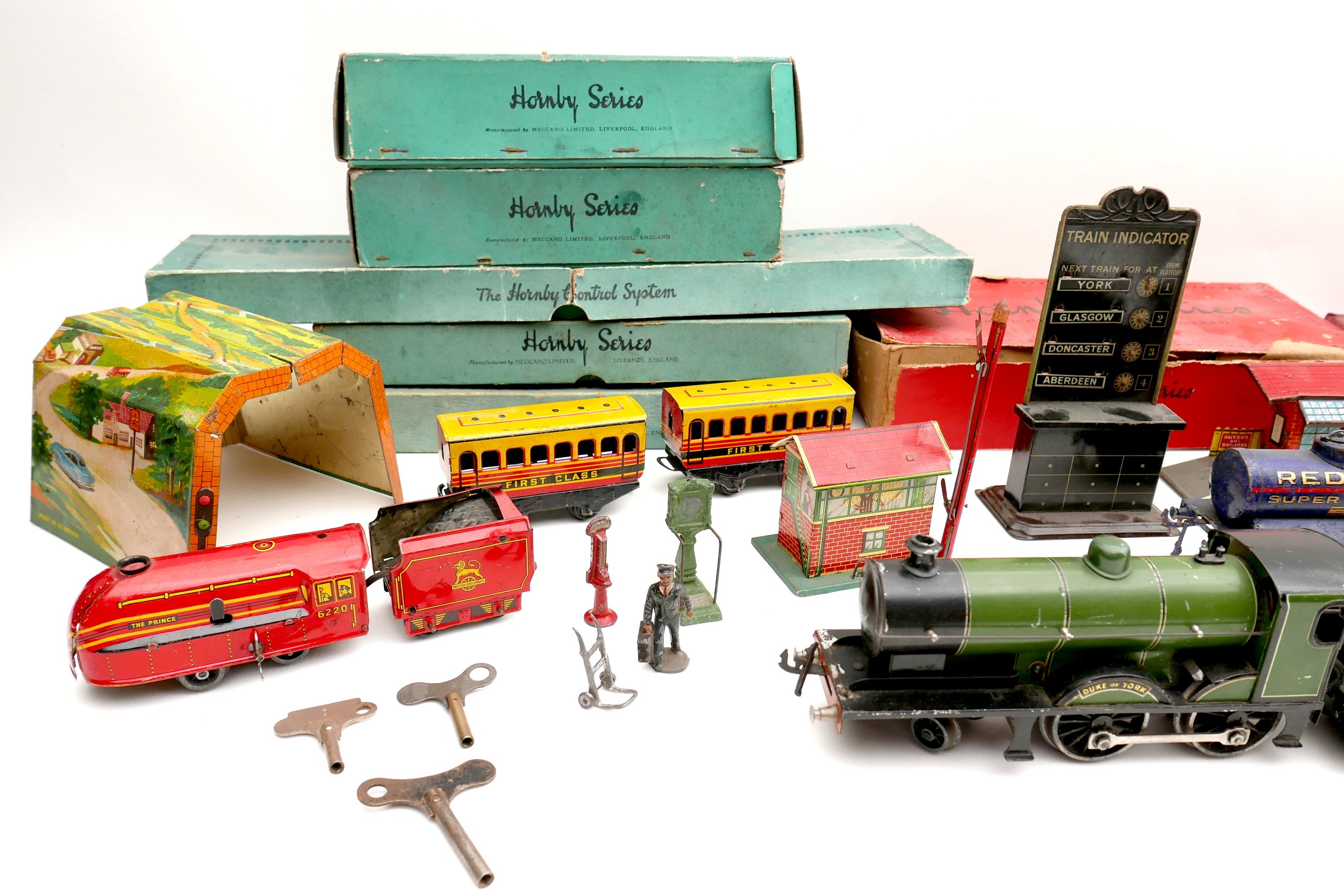 A collection of O gauge tinplate railway, early 20th century, including a clockwork Bassett-Lowke - Image 4 of 26