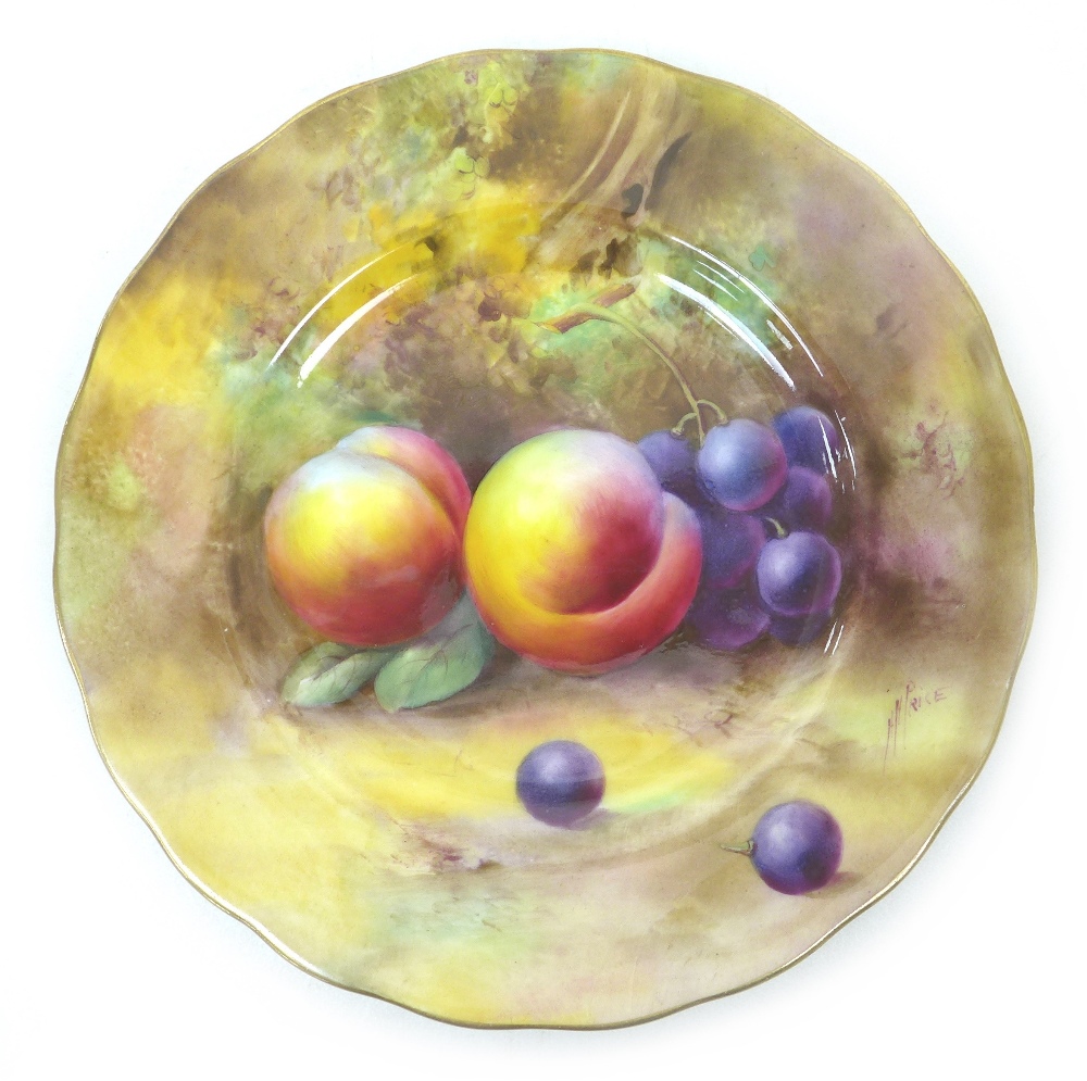 A pair of Royal Worcester plates, painted with fruit to a mossy ground, dated 1926, puce factory - Image 3 of 6