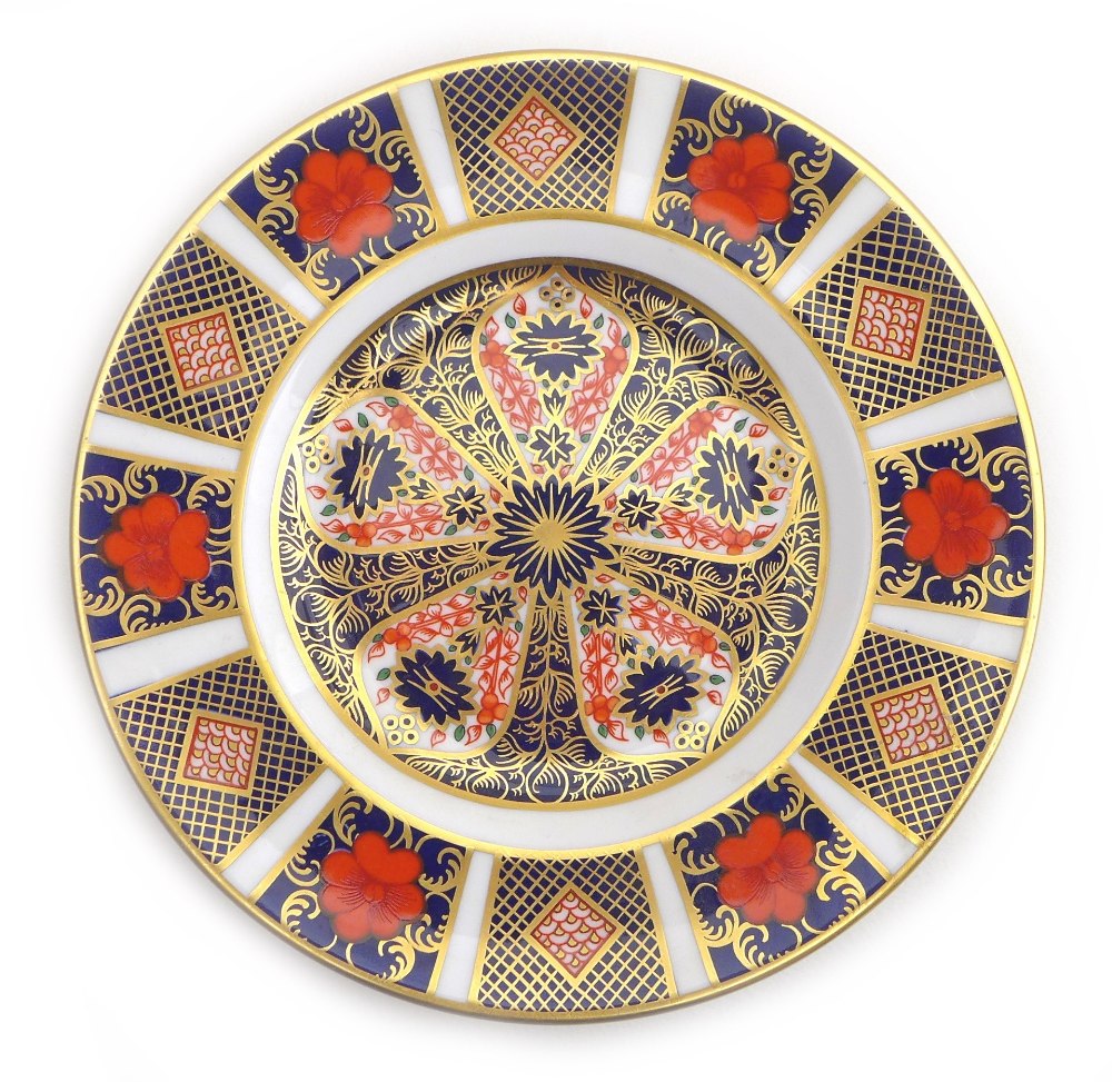 Three Royal Crown Derby plates, in the Imari pattern, 1128, 16cm diameter. (3) - Image 4 of 7