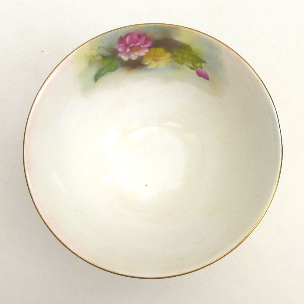 A Royal Worcester bowl, hand painted with pink roses to bowl interior and exterior, signed 'M. - Image 6 of 7