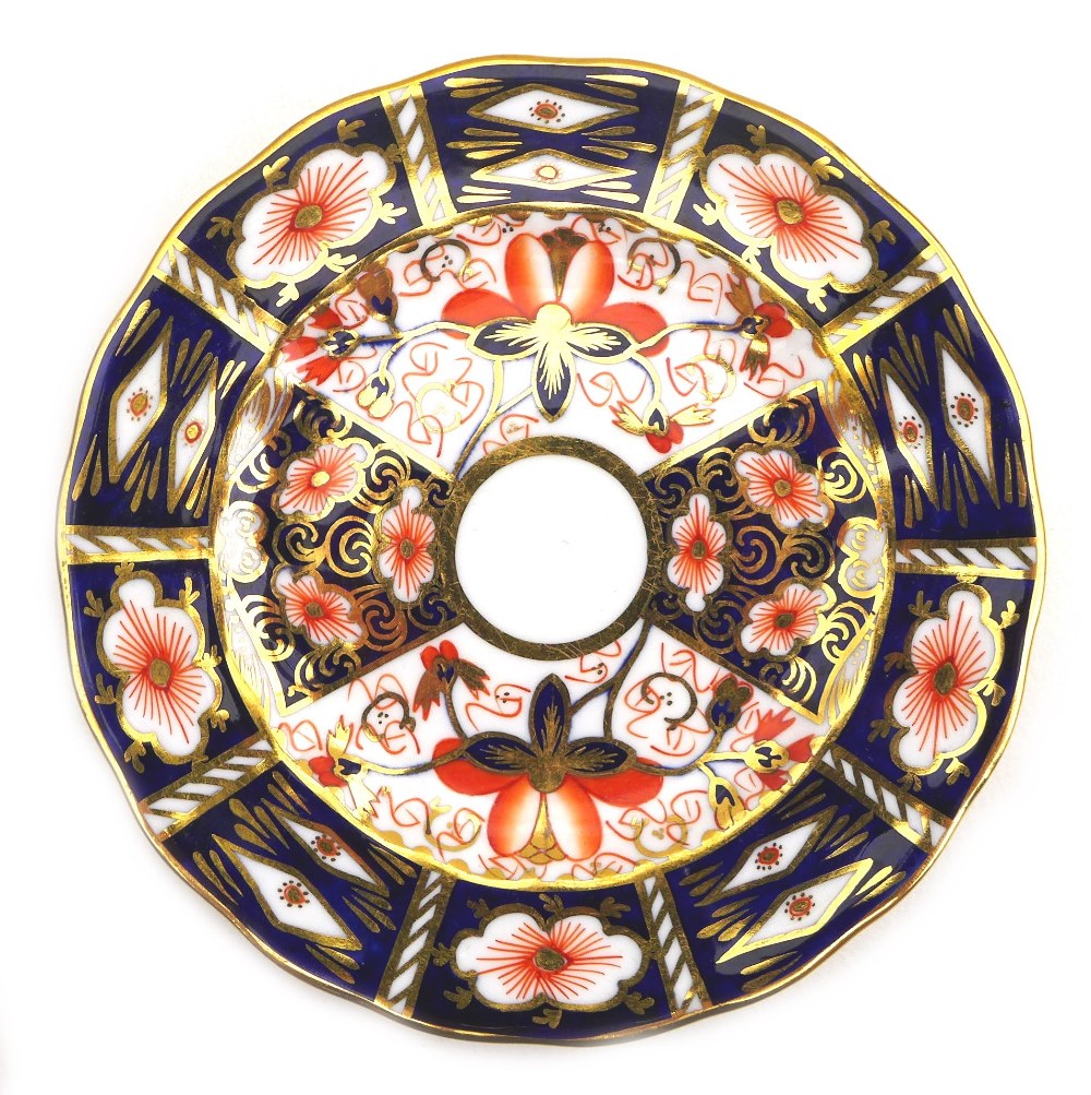 A group of six Royal Crown Derby Imari Traditional plates, 2451, 12.8cm diameter. (6) - Image 3 of 4