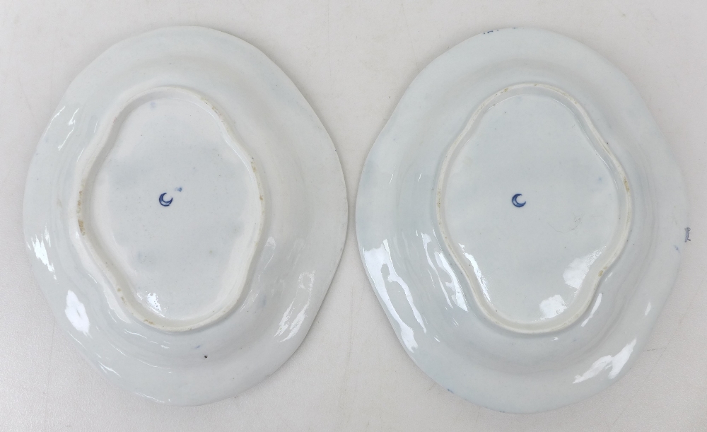 A pair of 18th century Worcester porcelain oval twin handled trays, moulded with blue and white - Image 6 of 6