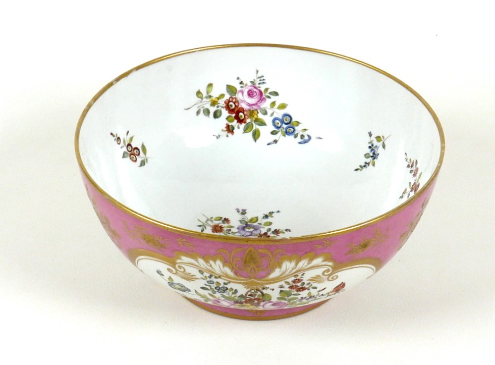 A 19th century Continental porcelain bowl, probably by Samson, Paris, decorated with three conjoined - Image 2 of 8