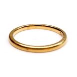 An 18ct gold wedding band ring, marks rubbed, size M, 2.6g.