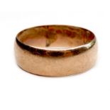 A 9ct gold wedding band ring, size M, 6mm wide, 3.4g.