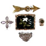 An early 20th century pietra dura brooch, depicting a white lily on a rectangular slate