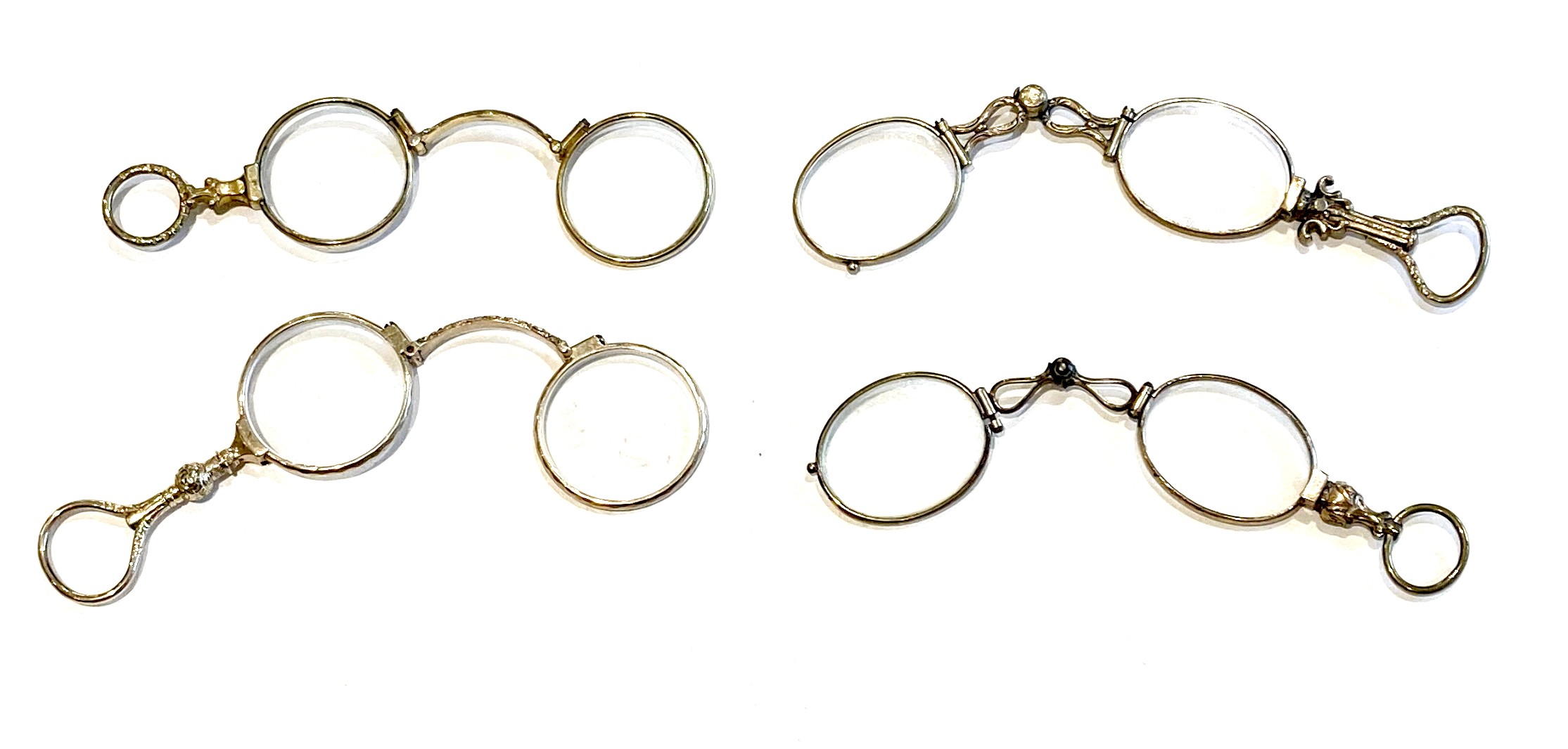 A group of four 18th and 19th century folding lorgnettes, two with oval lenses and two with circular - Bild 2 aus 2