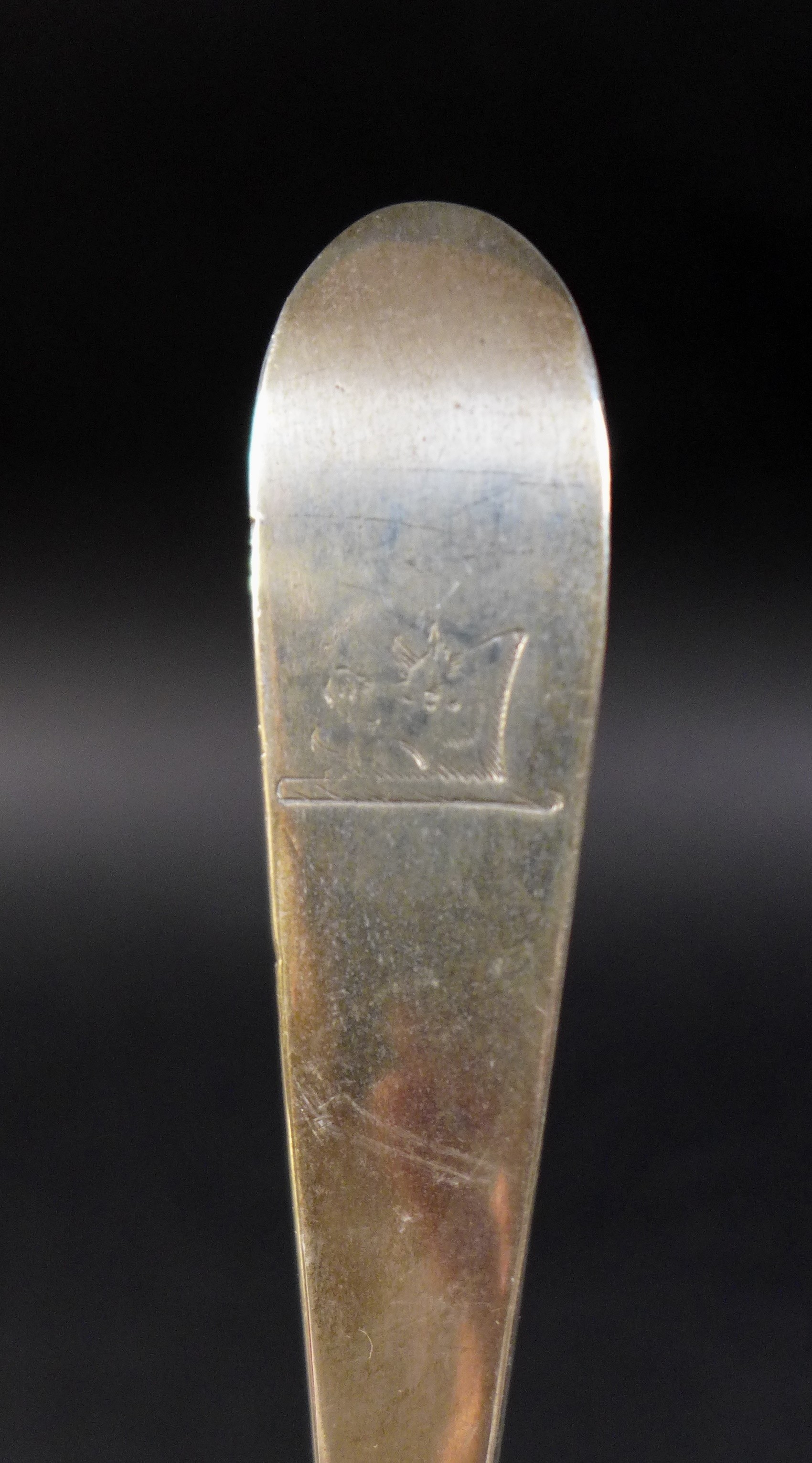 A collection of Georgian and later silver, comprising a Georgian Irish silver table spoon with - Image 8 of 10