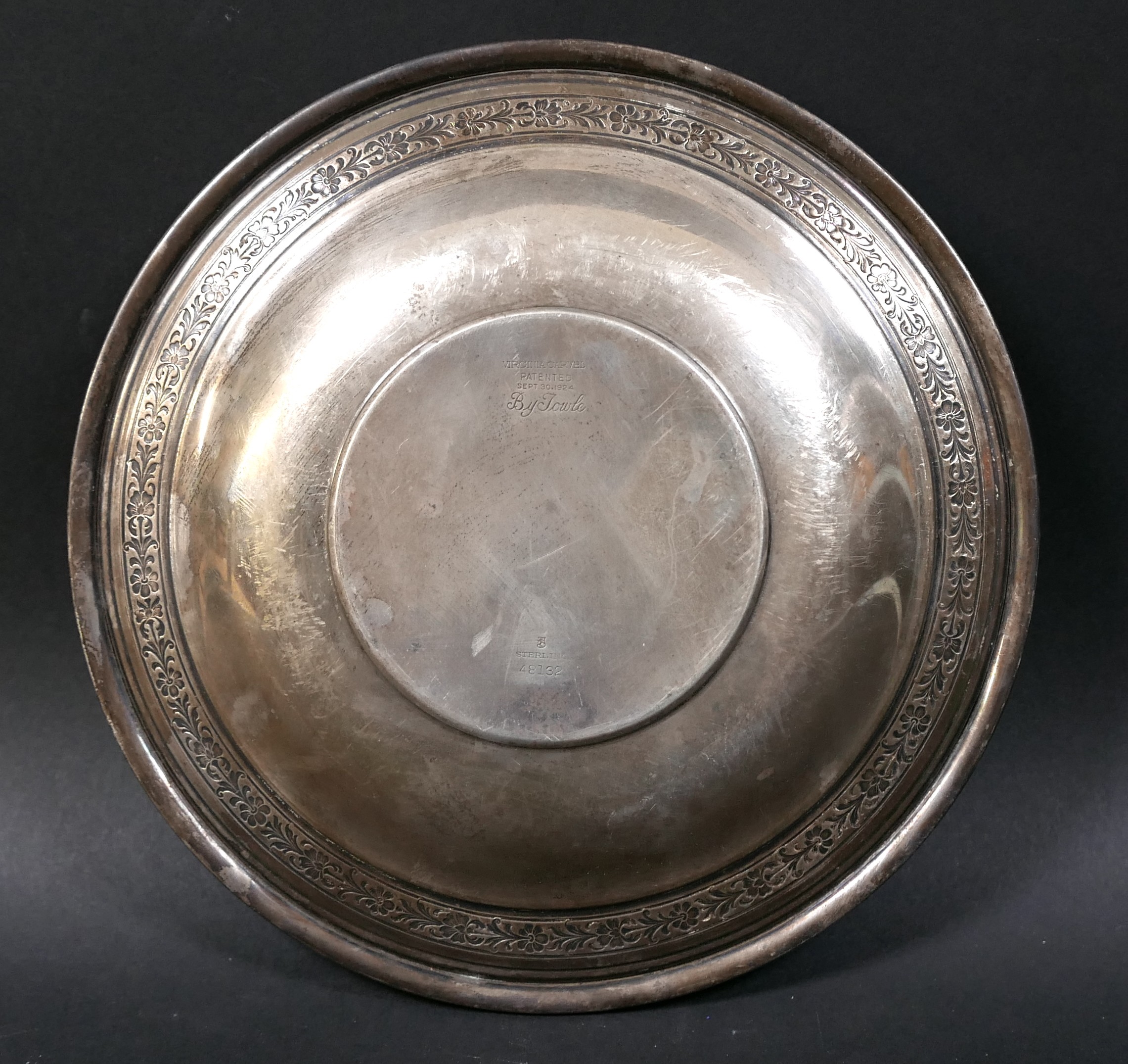 An American Sterling silver dish, circular form with cast floral decoration to the borders, - Image 3 of 6