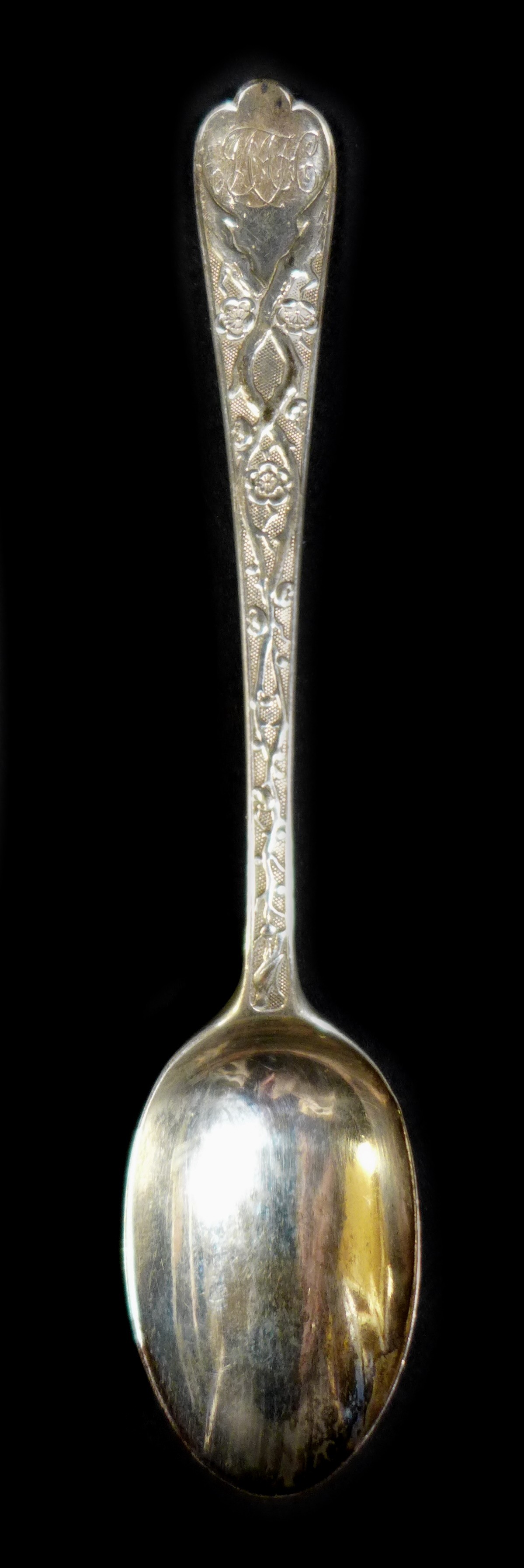 A collection of Georgian and later silver, comprising a Georgian Irish silver table spoon with - Image 3 of 10