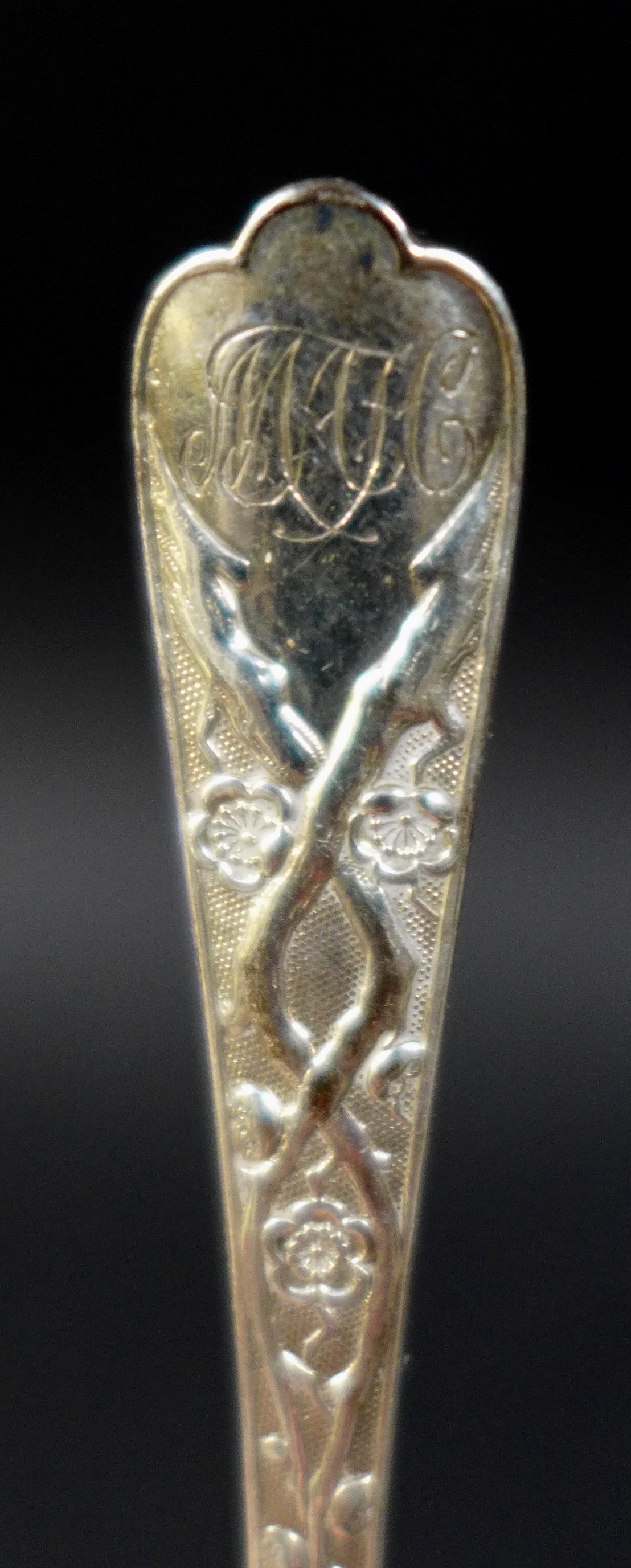 A collection of Georgian and later silver, comprising a Georgian Irish silver table spoon with - Image 4 of 10