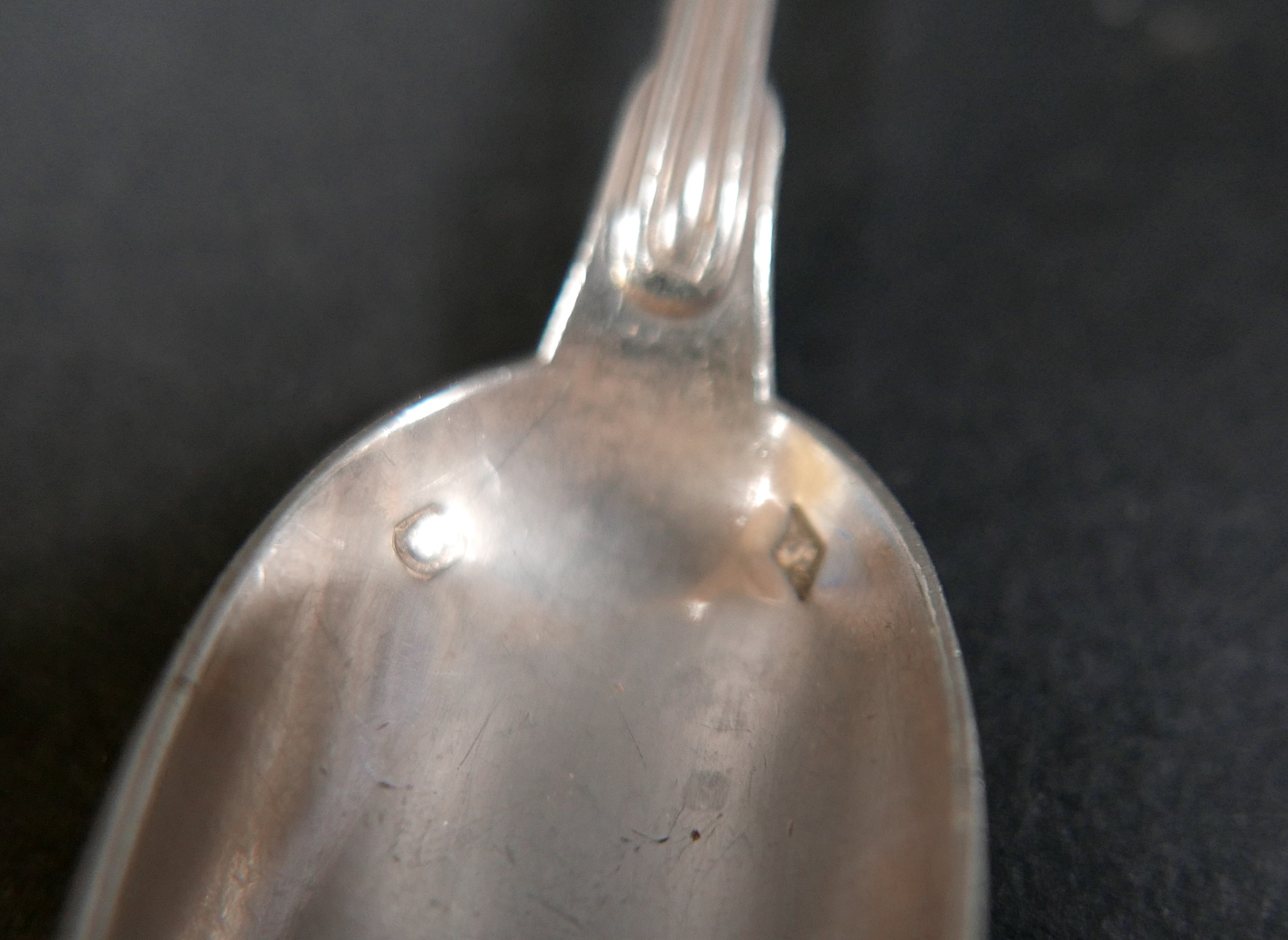 A collection of Georgian and later silver flatware, comprising a set of six fruit knife blades, 3. - Image 5 of 6