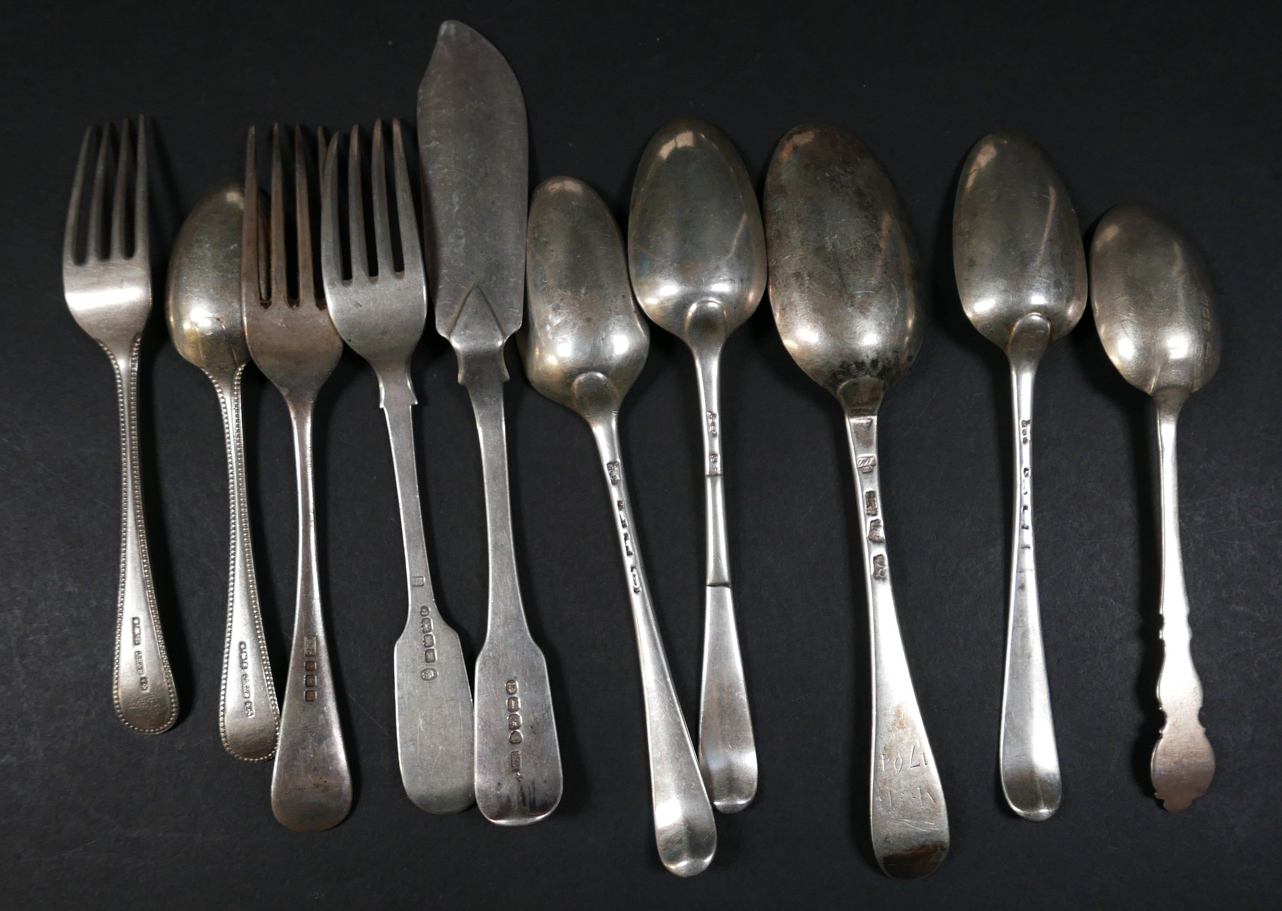 A group of mixed silver flatware, including two cased sets of coffee spoons, and a butter - Image 2 of 3