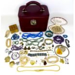 A collection of assorted costume jewellery, including yellow metal and white metal jewellery. (1