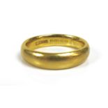 A 22ct gold ring, size R, 9.8g.