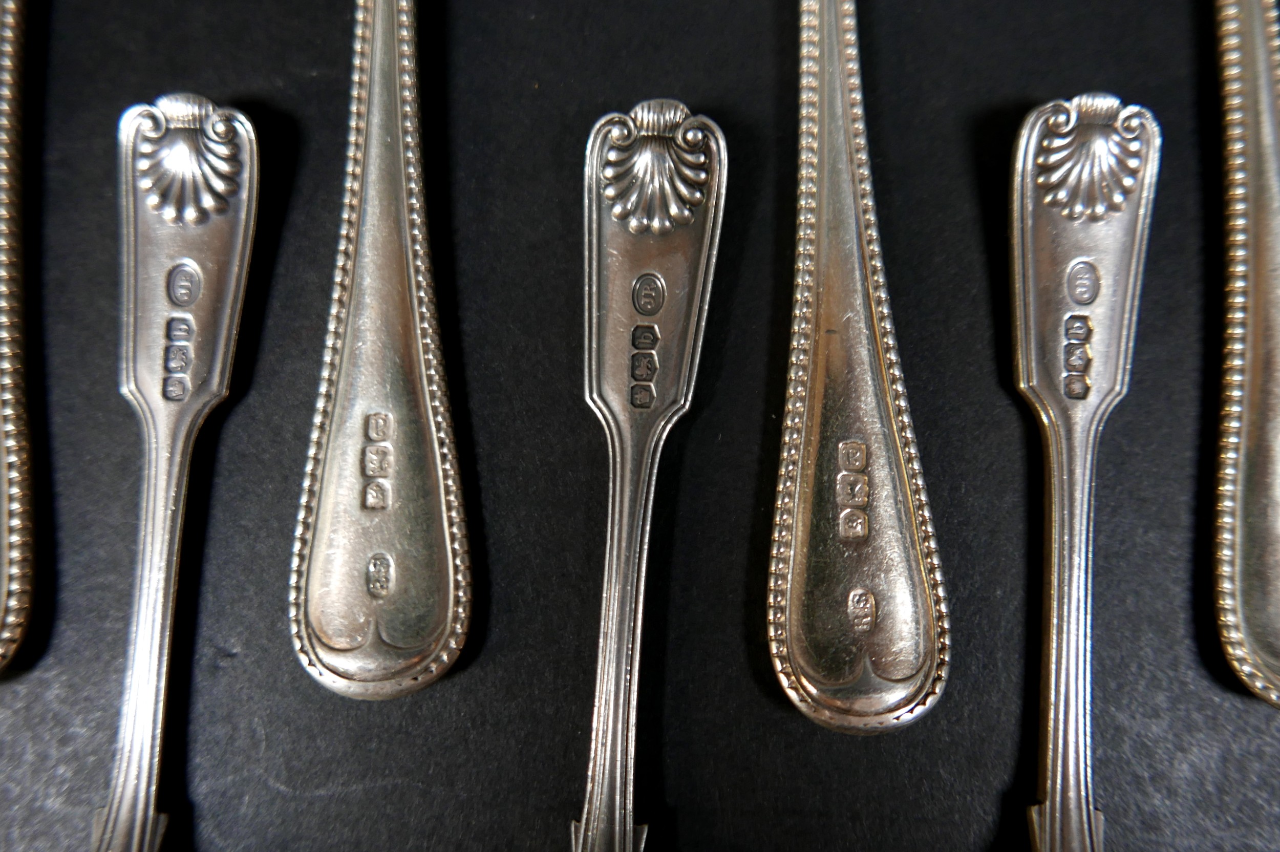 A collection of Georgian and later silver flatware, comprising a set of six fruit knife blades, 3. - Image 3 of 6