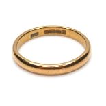 A 22ct gold wedding band ring, 3mm wide, size Q/R, 4.7g.