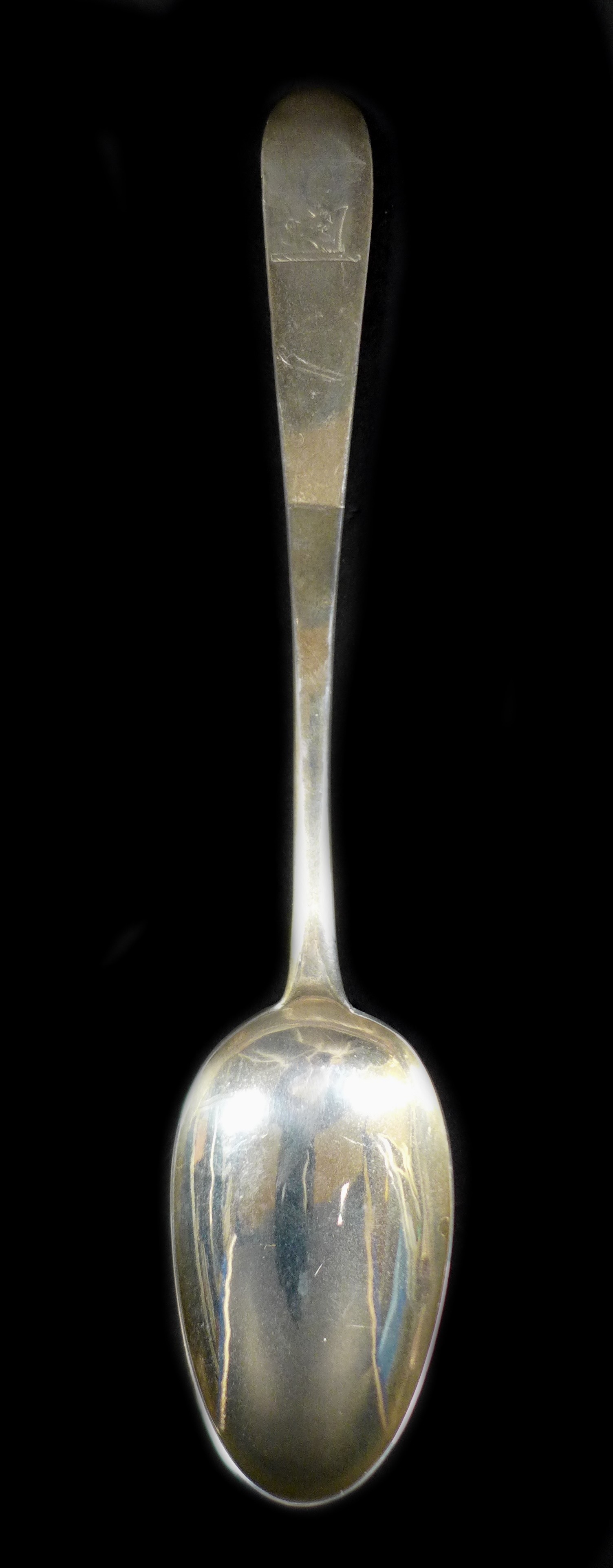 A collection of Georgian and later silver, comprising a Georgian Irish silver table spoon with - Image 7 of 10