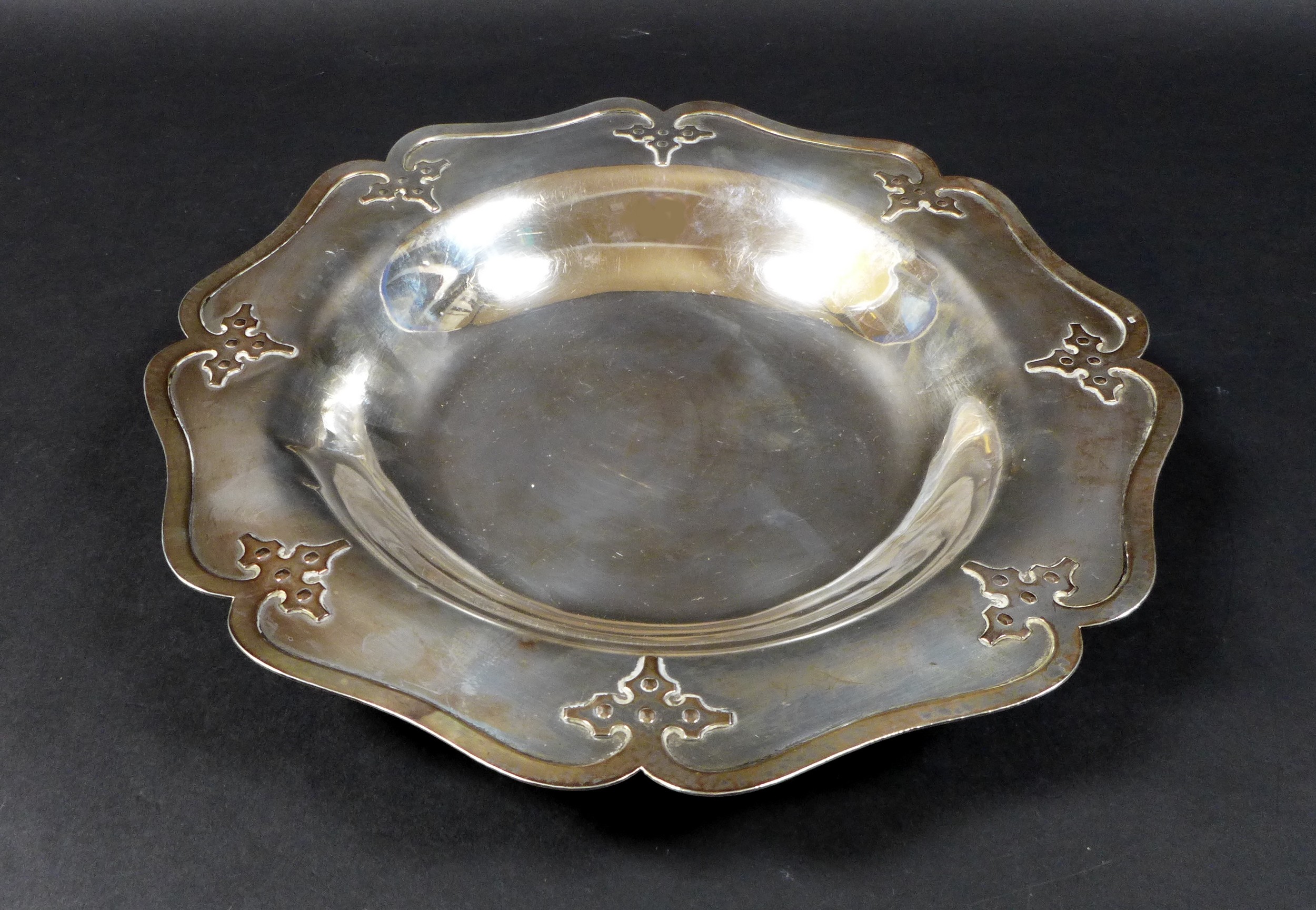 An American Arts & Crafts silver bowl, with planished rim, Shrieve & Co. San Francisco, also stamped