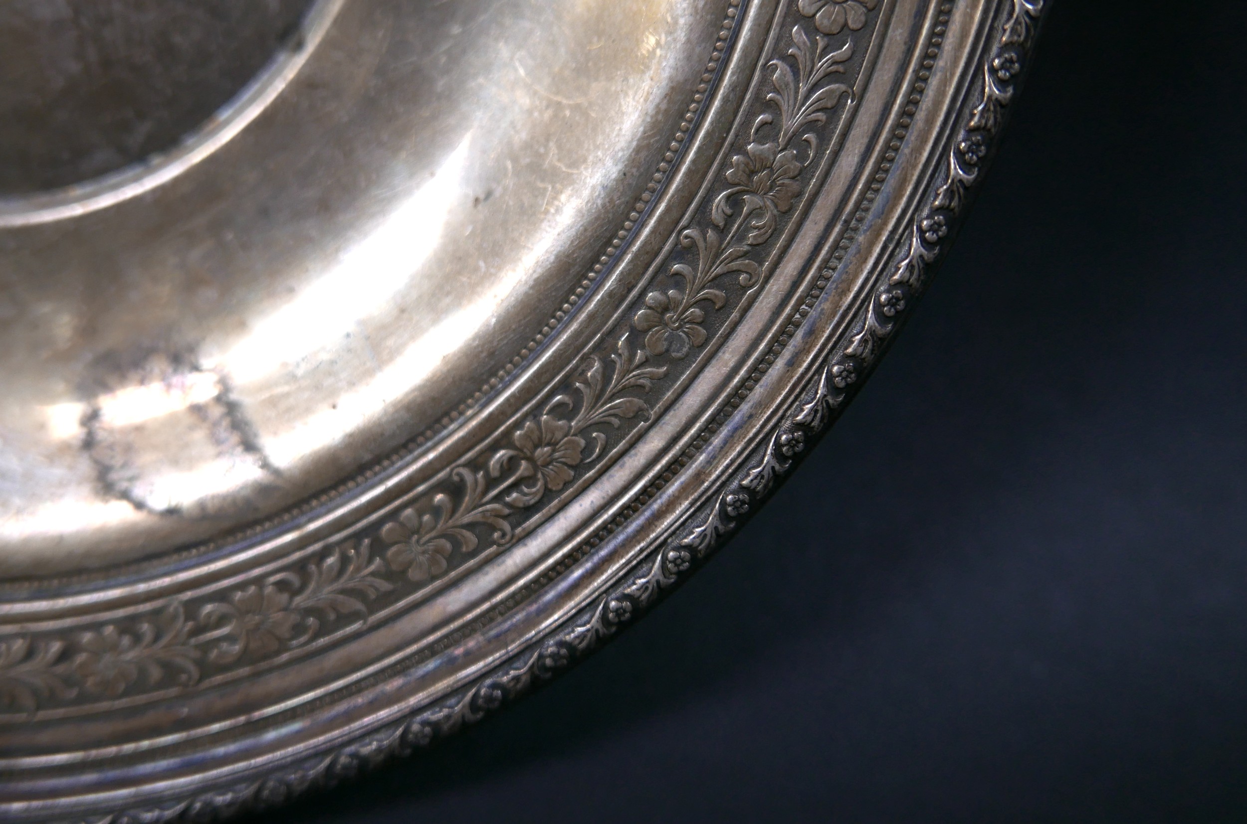 An American Sterling silver dish, circular form with cast floral decoration to the borders, - Image 2 of 6