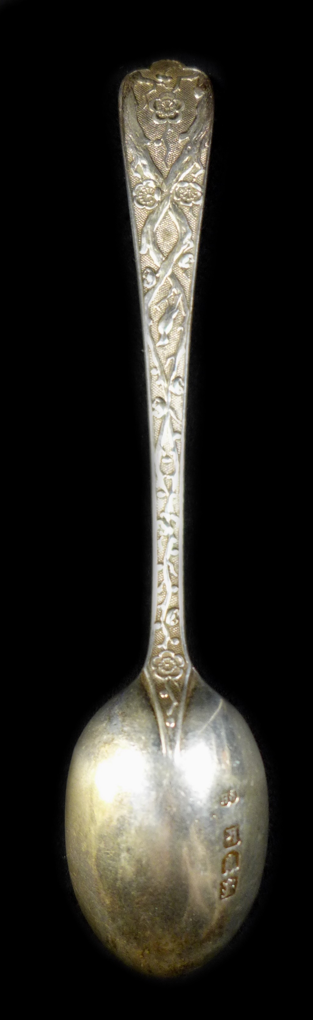 A collection of Georgian and later silver, comprising a Georgian Irish silver table spoon with - Image 5 of 10