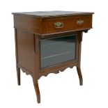 An Edwardian mahogany Davenport, with green baize inset above a single drawer, a lift flap to the