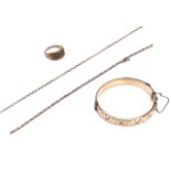 A 9CT GOLD RING AND THREE FURTHER ITEMS (4)