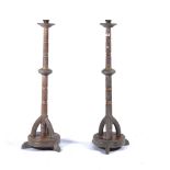 A PAIR OF WILLIAM MORRIS STYLE OAK FLOOR STANDING ALTAR CANDLESTICKS (2)